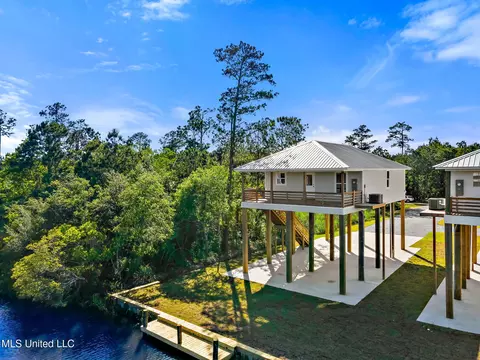 10064 E Bayou View Dr, Bay Saint Louis, MS 39520