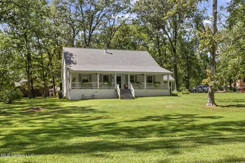 584 Cherry Rose Ln, Canton, MS 39046