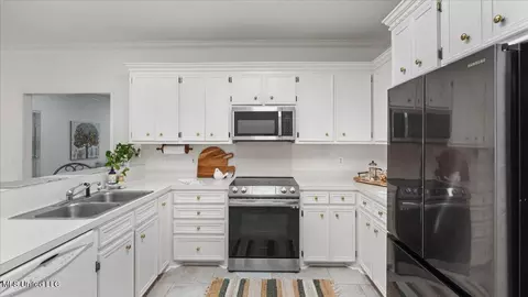 Kitchen - 107 Pavilion Dr, Brandon, MS 39042 photo 1 of 2