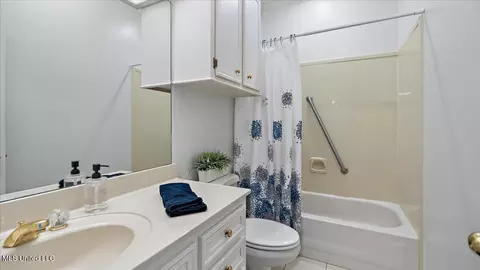 Bath - 107 Pavilion Dr, Brandon, MS 39042 photo 1 of 4