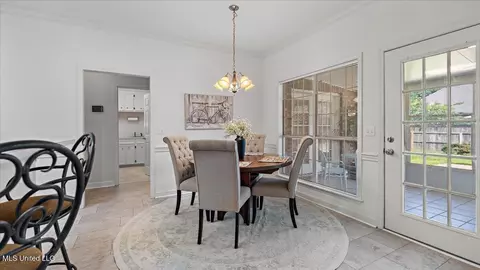 Dining - 107 Pavilion Dr, Brandon, MS 39042 photo 2 of 3