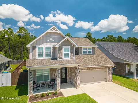 205 Madison Place Dr, Ocean Springs, MS 39564