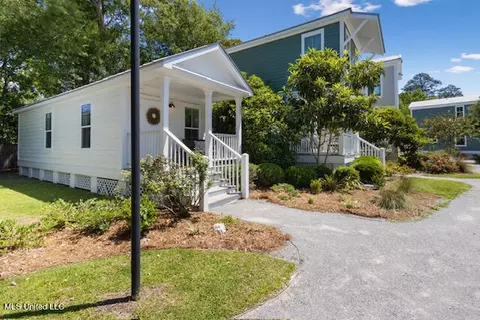 2207 Government St #22, Ocean Springs, MS 39564