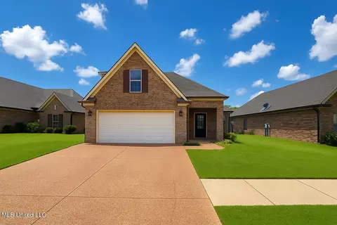 1177 Chestnut Dr, Southaven, MS 38671