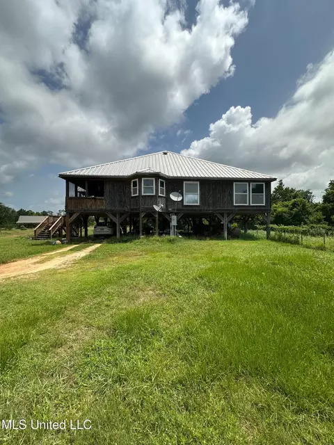 4360 Thirty Fifth St, Bay Saint Louis, MS 39520
