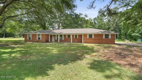 1172 Rockett Dr, Jackson, MS 39212