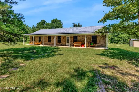 112 Wolf Branch Rd, Perkinston, MS 39573