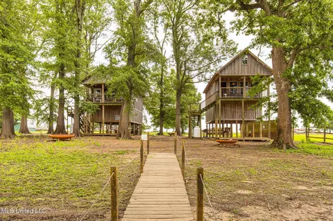 2503 Deerfield Rd #A&B, Yazoo City, MS 39194