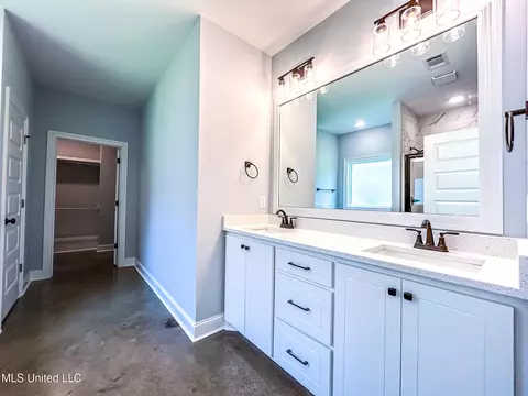 Bath - 960 Riverside Ln, Pearl, MS 39208 photo 1 of 3