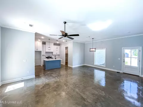 Living - 960 Riverside Ln, Pearl, MS 39208 photo 2 of 3