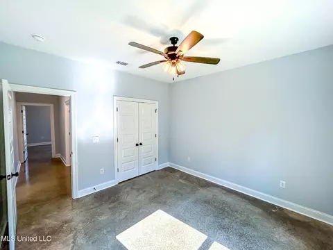 Bedroom - 960 Riverside Ln, Pearl, MS 39208 photo 4 of 5