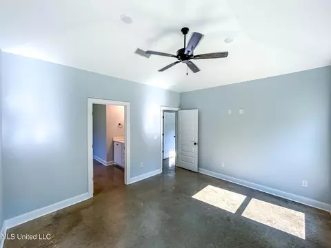 Bedroom - 960 Riverside Ln, Pearl, MS 39208 photo 2 of 5
