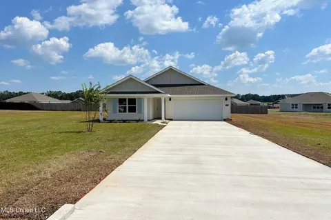 129 Magnolia Farms Dr, Lucedale, MS 39452