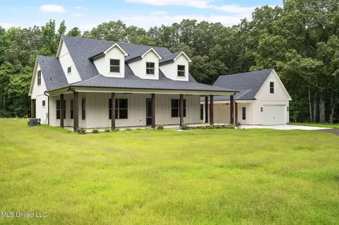 563 Valentine Rd, Holly Springs, MS 38635