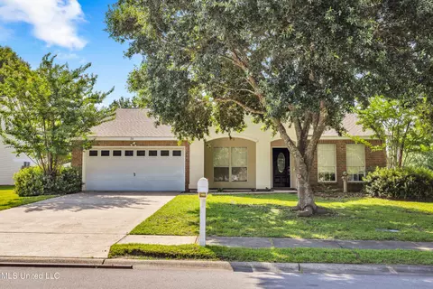 20 Lakeview Dr, Ocean Springs, MS 39564
