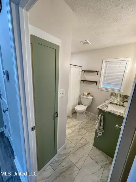 Bath - 109 Circle Dr, Brandon, MS 39042 photo 1 of 3