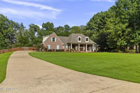 Exterior - 208 Kitty Hawk Cir, Brandon, MS 39047 photo 3 of 19
