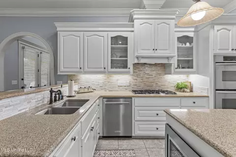 Kitchen - 208 Kitty Hawk Cir, Brandon, MS 39047 photo 3 of 6