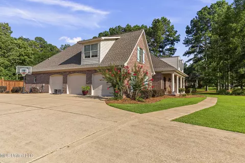 Exterior - 208 Kitty Hawk Cir, Brandon, MS 39047 photo 4 of 19