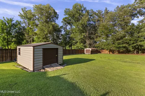 Exterior - 208 Kitty Hawk Cir, Brandon, MS 39047 photo 17 of 19