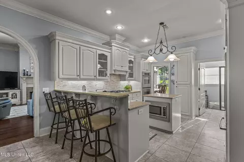 Kitchen - 208 Kitty Hawk Cir, Brandon, MS 39047 photo 6 of 6