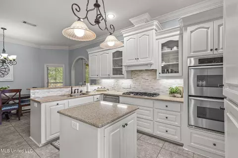 Kitchen - 208 Kitty Hawk Cir, Brandon, MS 39047 photo 2 of 6