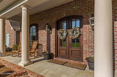 Exterior - 208 Kitty Hawk Cir, Brandon, MS 39047 photo 7 of 19