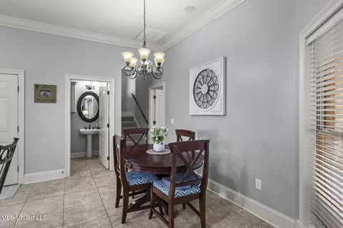 Dining - 208 Kitty Hawk Cir, Brandon, MS 39047 photo 4 of 5