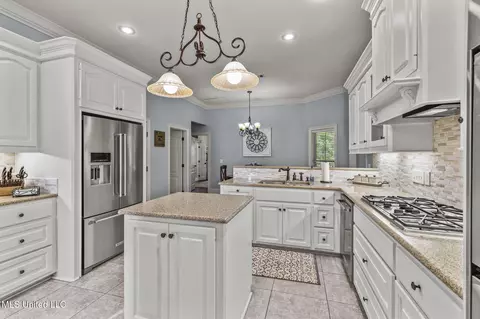 Kitchen - 208 Kitty Hawk Cir, Brandon, MS 39047 photo 1 of 6
