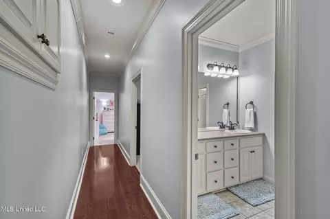Entry Way - 208 Kitty Hawk Cir, Brandon, MS 39047 photo 6 of 6