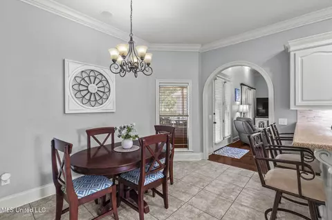 Dining - 208 Kitty Hawk Cir, Brandon, MS 39047 photo 5 of 5
