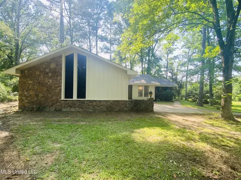 763 S Springlake Cir, Terry, MS 39170