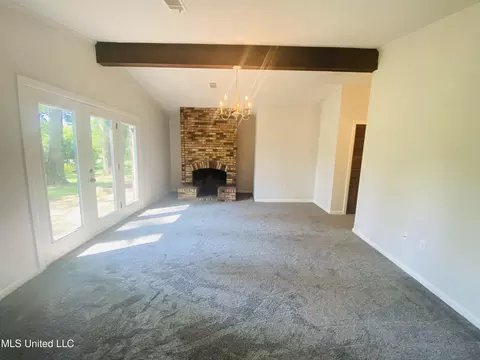 Living - 763 S Springlake Cir, Terry, MS 39170 photo 5 of 6