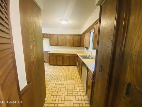 Entry Way - 763 S Springlake Cir, Terry, MS 39170 photo 4 of 5