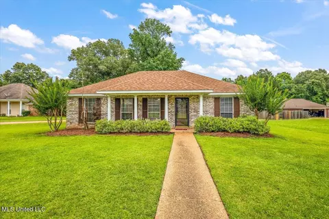 900 Redwood Cv, Byram, MS 39272