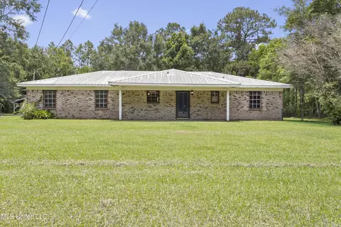 9100 Augusta Rd, Moss Point, MS 39562