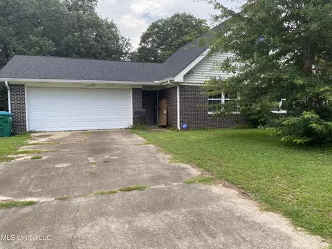 2112 Sandalwood Pl, Gautier, MS 39553