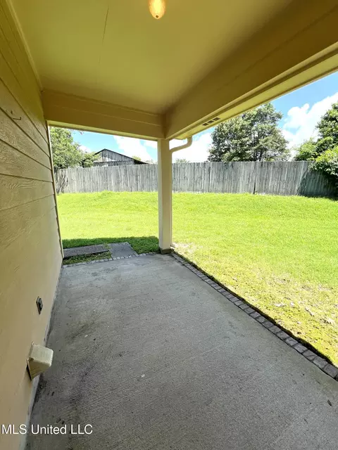 Exterior - 7582 Dewberry Cv, Olive Branch, MS 38654 photo 2 of 8