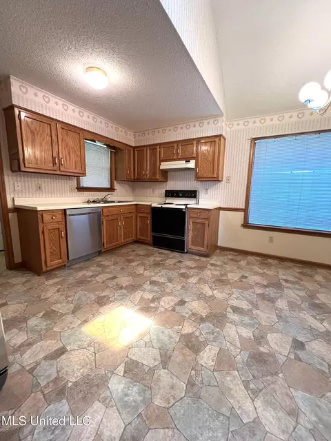 Kitchen - 7582 Dewberry Cv, Olive Branch, MS 38654 photo 1 of 3