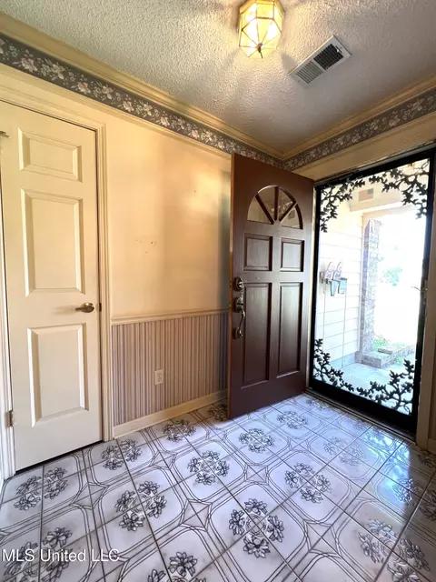 Entry Way - 7582 Dewberry Cv, Olive Branch, MS 38654 photo 1 of 1