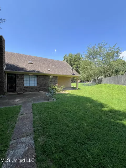 Exterior - 7582 Dewberry Cv, Olive Branch, MS 38654 photo 5 of 8
