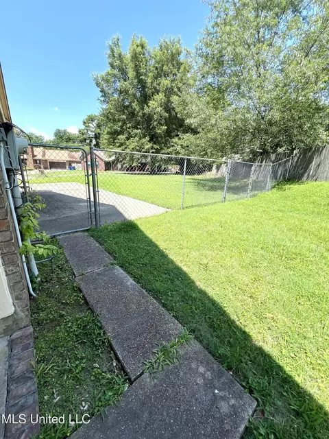 Exterior - 7582 Dewberry Cv, Olive Branch, MS 38654 photo 8 of 8
