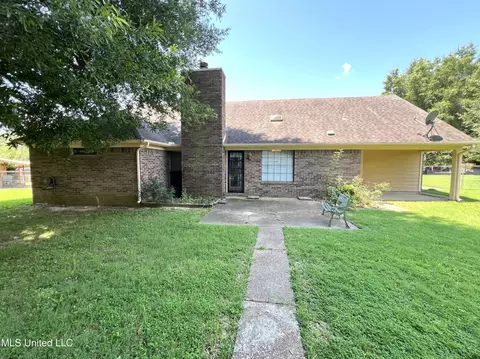 Exterior - 7582 Dewberry Cv, Olive Branch, MS 38654 photo 4 of 8