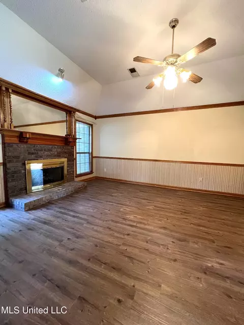 Living - 7582 Dewberry Cv, Olive Branch, MS 38654 photo 1 of 3