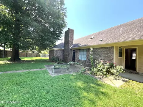 Exterior - 7582 Dewberry Cv, Olive Branch, MS 38654 photo 7 of 8
