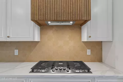 Kitchen - 4172 Brooke Dr, Nesbit, MS 38651 photo 2 of 2