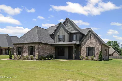 Exterior - 4172 Brooke Dr, Nesbit, MS 38651 photo 3 of 7