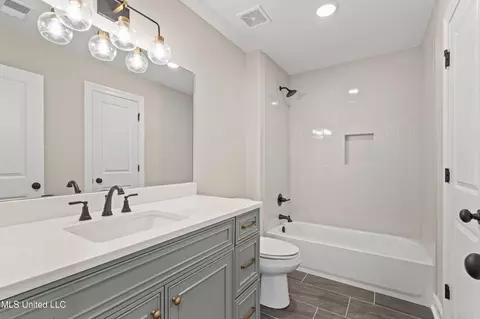 Bath - 4172 Brooke Dr, Nesbit, MS 38651 photo 4 of 4