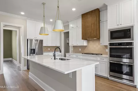 Kitchen - 4172 Brooke Dr, Nesbit, MS 38651 photo 1 of 2