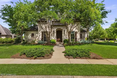 101 Shoreline Dr, Madison, MS 39110